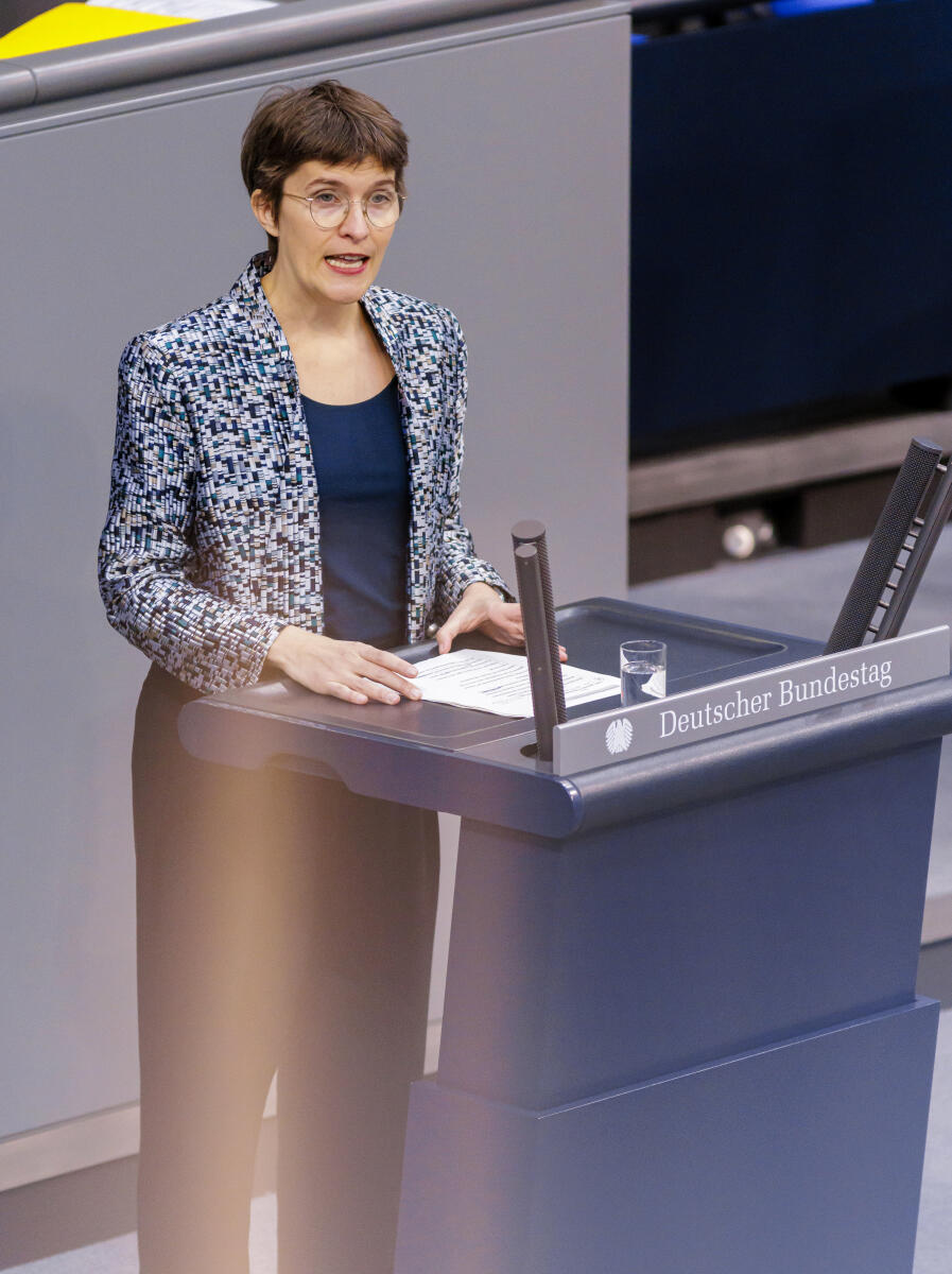 Lührmann, Anna Dr. Anna Lührmann, Bündnis 90/Die Grünen, MdB, hält eine Rede zu TOP 9 „5. Jahrestag des Vertrages von Aachen“ im Plenum.