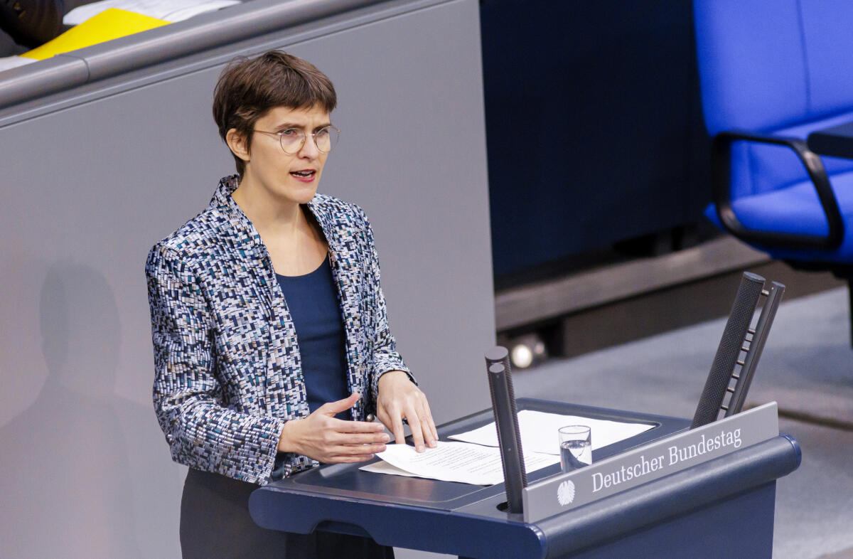 Lührmann, Anna Dr. Anna Lührmann, Bündnis 90/Die Grünen, MdB, hält eine Rede zu TOP 9 „5. Jahrestag des Vertrages von Aachen“ im Plenum.