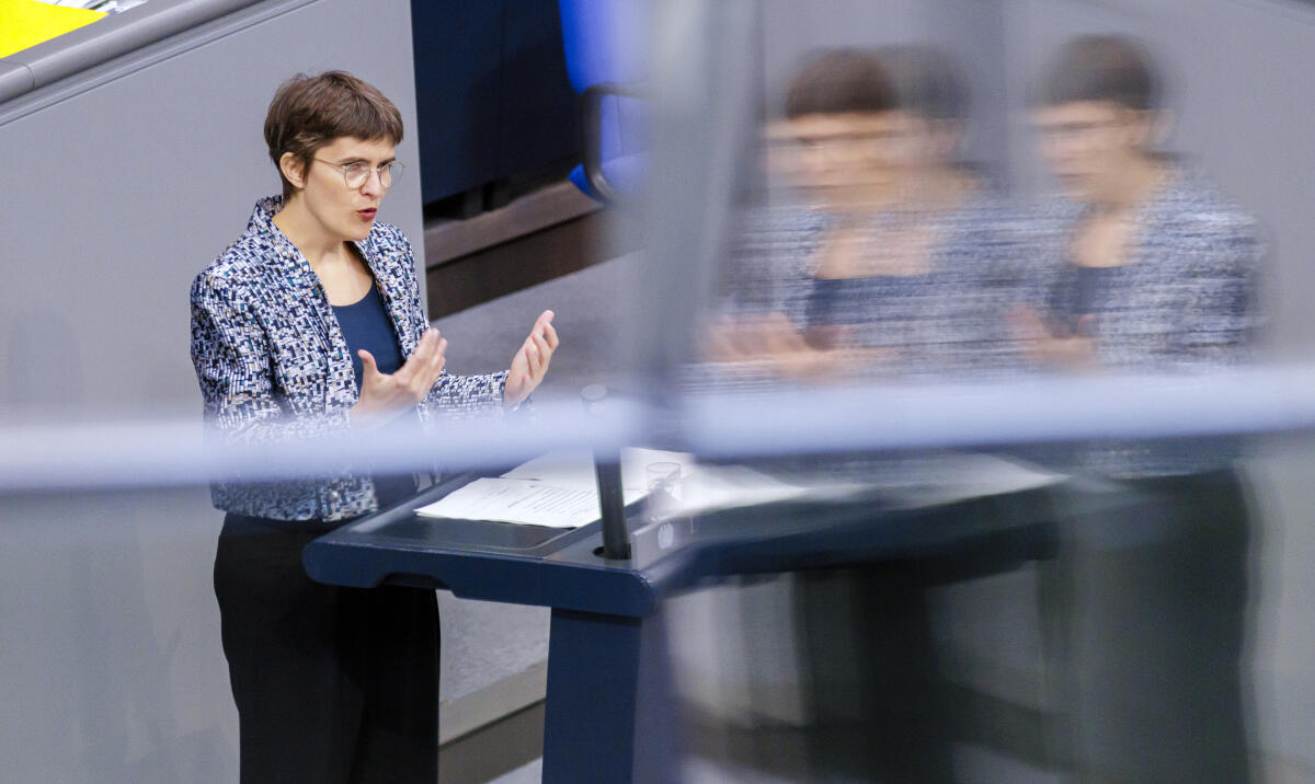 Lührmann, Anna Dr. Anna Lührmann, Bündnis 90/Die Grünen, MdB, hält eine Rede zu TOP 9 „5. Jahrestag des Vertrages von Aachen“ im Plenum.