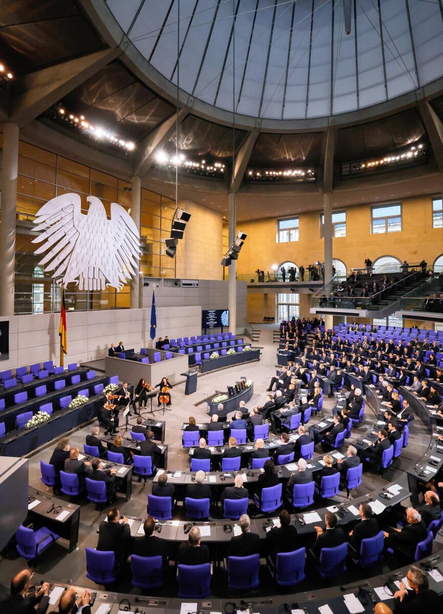 Trauerstaatsakt für den verstorbenen Bundestagspräsidenten a.D. Dr. Wolfgang Schäuble im Plenarsaal des Deutschen Bundestages. Blick in den Plenarsaal. Trauerstaatsakt für den verstorbenen Bundestagspräsidenten a.D. Dr. Wolfgang Schäuble im Plenarsaal des Deutschen Bundestages. Blick in den Plenarsaal.