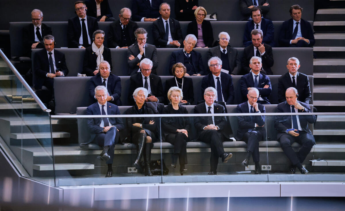 Trauerstaatsakt für den verstorbenen Bundestagspräsidenten a.D. Dr. Wolfgang Schäuble im Plenarsaal des Deutschen Bundestages. Blick auf eine Gästetribüne. Sobotka, Wolfgang; Bach, Thomas; Frieden, Luc; Lagarde, Christine; Leyen, Ursula von der Trauerstaatsakt für den verstorbenen Bundestagspräsidenten a.D. Dr. Wolfgang Schäuble im Plenarsaal des Deutschen Bundestages. Blick auf eine Gästetribüne.
