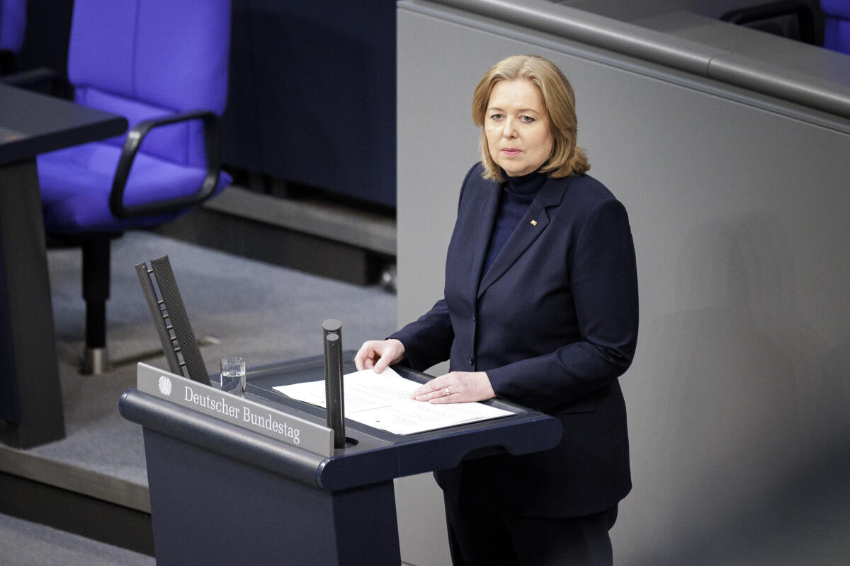 Begruessungsansprache der Praesidentin des Deutschen Bundestages Baerbel Bas, SPD, MdB, im Rahmen der Gedenkstunde des Bundestages an die Opfer des Nationalsozialismus. Berlin, 31.01.2024. Bas, Bärbel Begruessungsansprache der Praesidentin des Deutschen Bundestages Baerbel Bas, SPD, MdB, im Rahmen der Gedenkstunde des Bundestages an die Opfer des Nationalsozialismus. Berlin, 31.01.2024.