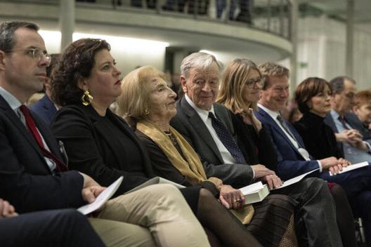 Ur, Ruth; Leibinger-Kammüller, Nicola; Pick, Hella; Dubs, Alfred; Simpson, Toby; Lutz, Richard Paul-Löbe-Haus, Innenansicht