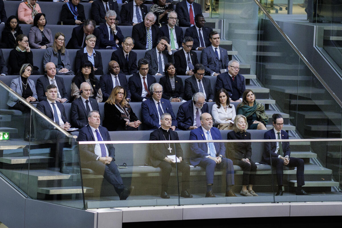Gedenkstunde des Deutschen Bundestages für die Opfer des Nationalsozialismus. Blick auf eine Gästetribüne. Gedenkstunde des Deutschen Bundestages für die Opfer des Nationalsozialismus. Blick auf eine Gästetribüne.