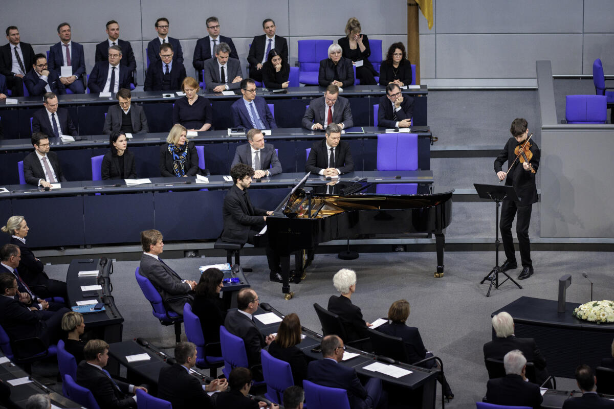  Musikalische Darbietung (durch Studierende der Universität der Künste)  während der Gedenkstunde des Bundestages an die Opfer des Nationalsozialismus.