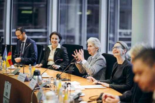Strack-Zimmermann, Marie-Agnes; Gervalla-Schwarz, Donika Paul-Löbe-Haus, Sitzungssaal