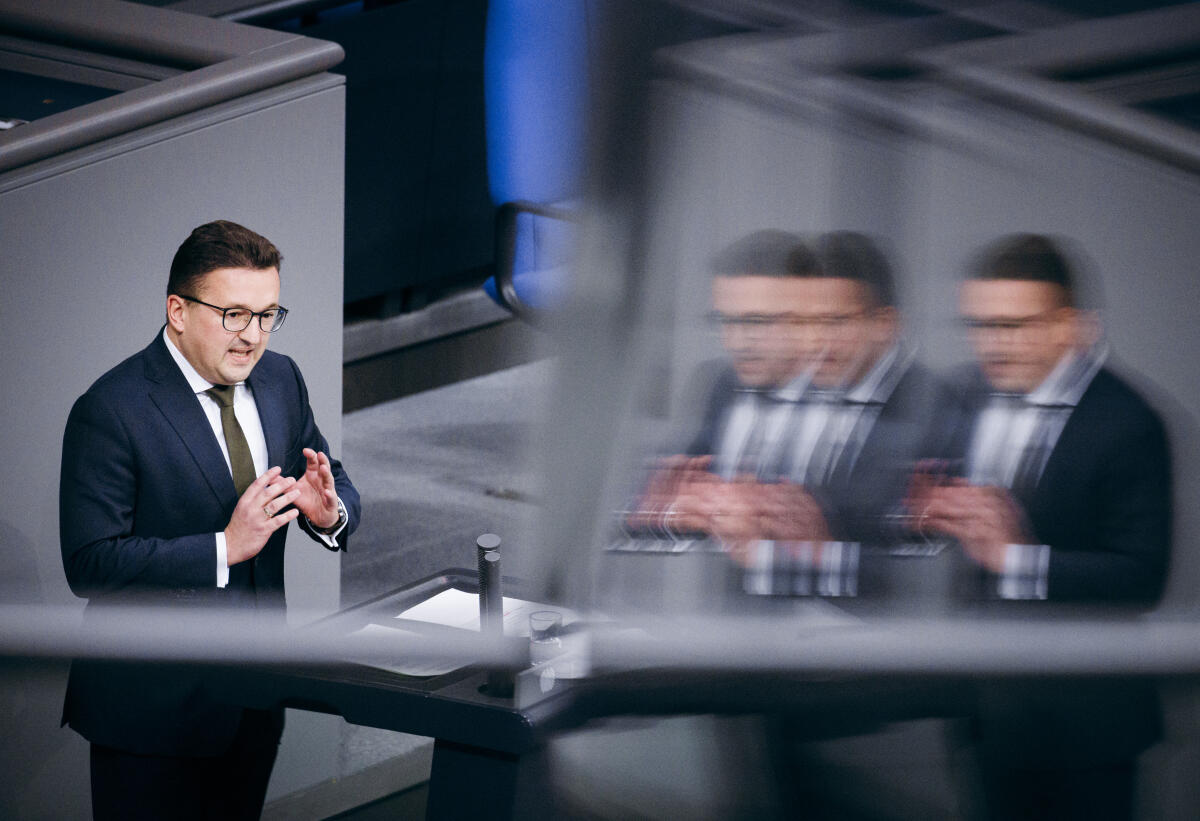 Carsten Körber, CDU/CSU, MdB, hält eine Rede zu EPL 05 "Auswärtiges Amt" im Plenum des Deutschen Bundestages. Körber, Carsten Carsten Körber, CDU/CSU, MdB, hält eine Rede zu EPL 05 "Auswärtiges Amt" im Plenum des Deutschen Bundestages.