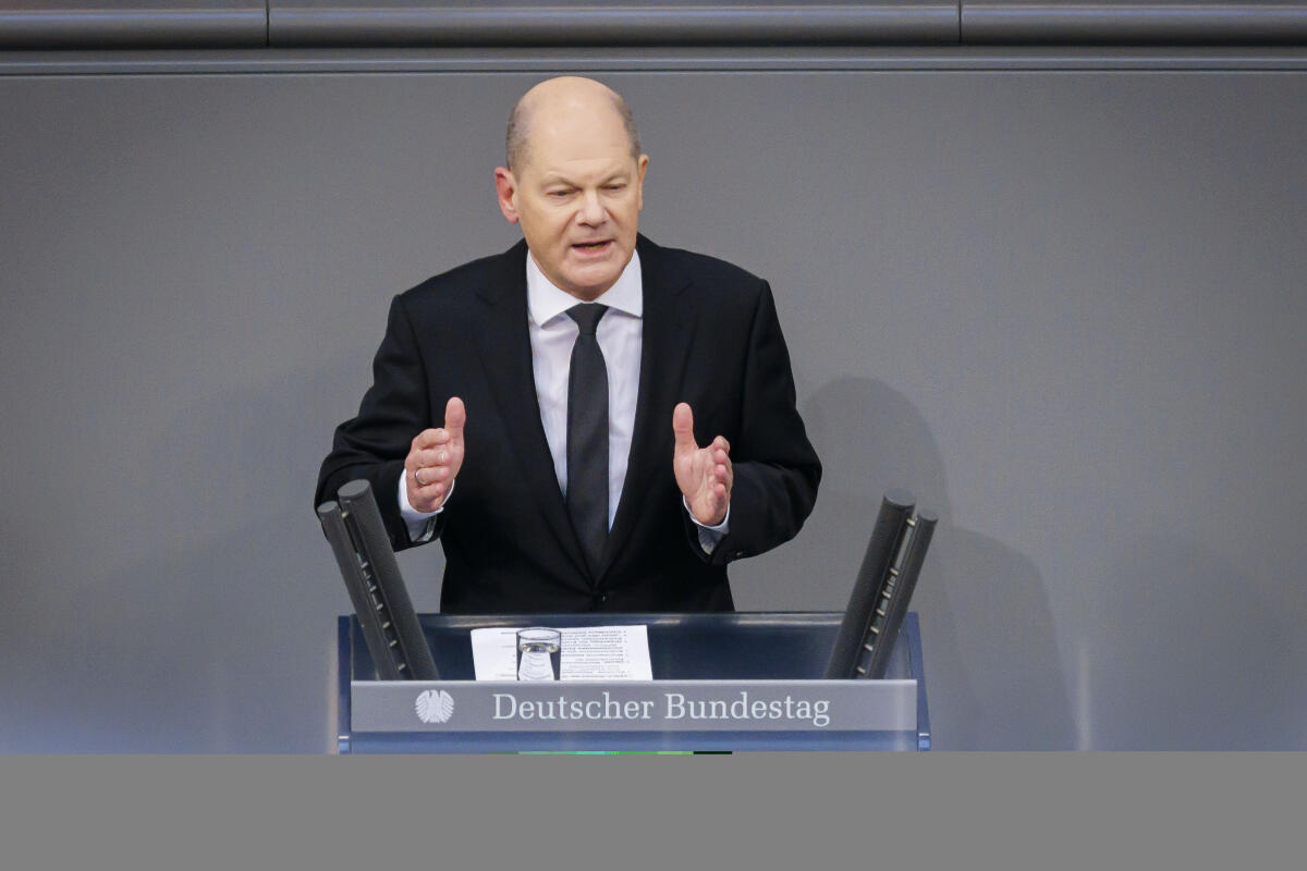 Scholz, Olaf Bundeskanzler Olaf Scholz (SPD) in der Generalaussprache im Bundestag in Berlin, 31.01.2024.