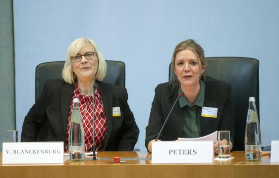 von Blanckenburg, Christine; Peters, Jana Marie-Elisabeth-Lüders-Haus, Anhörungssaal