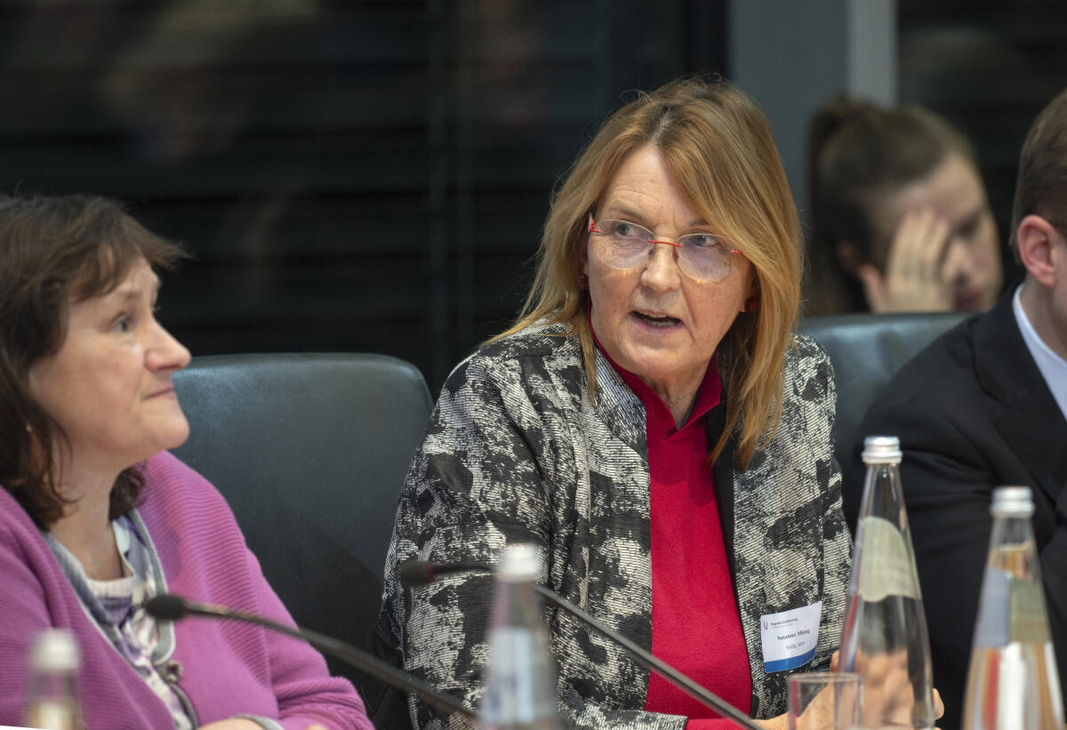 Mittag, Susanne Bürgerrat „Ernährung im Wandel“ überreicht dem Deutschen Bundestag sein Bürgergutachten. Das Bürgergutachten enthält neben den konkreten Empfehlungen zum Thema Ernährung auch eine ausführliche Dokumentation zur Arbeit des Bürgerrats. Das Gutachten wird an Bundestagspräsidentin Bärbel Bas, SPD, MdB, (nicht im Bild), sowie Vertreterinnen und Vertretern der Fraktionen überreicht und als Bundestags-Drucksache veröffentlicht.; Susanne Mittag, SPD, MdB, während der Veranstaltung.