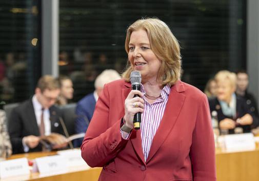 Bas, Bärbel Marie-Elisabeth-Lüders-Haus, Anhörungssaal