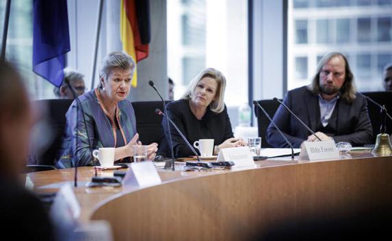 Hofreiter, Anton; Faeser, Nancy; Johansson, Ylva Paul-Löbe-Haus, Sitzungssaal
