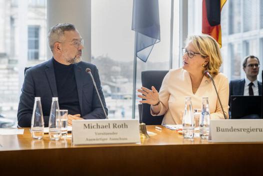 Schulze, Svenja; Roth, Michael Paul-Löbe-Haus, Sitzungssaal