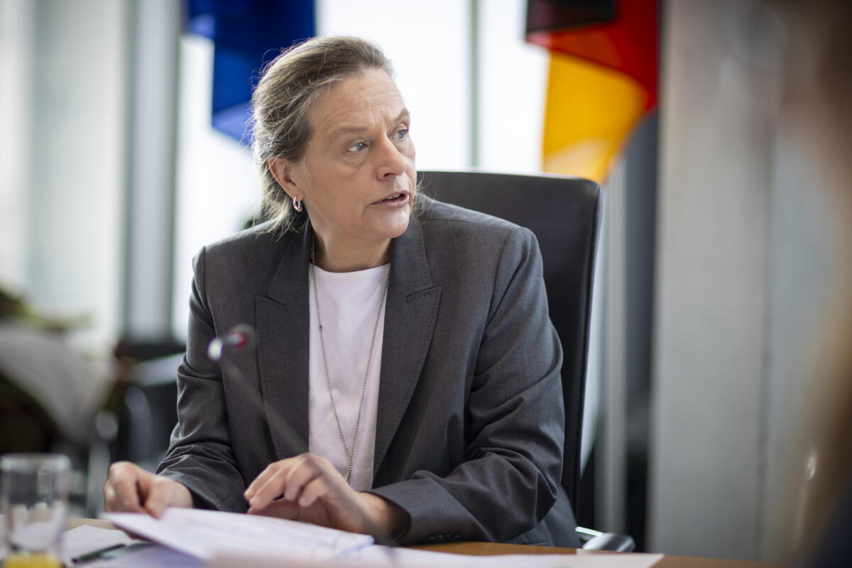 Bundeswahlleiterin Ruth Brand bei der Leitung der Sitzung des Bundeswahlausschusses. Berlin, 01.03.2024. Brand, Ruth Bundeswahlleiterin Ruth Brand bei der Leitung der Sitzung des Bundeswahlausschusses. Berlin, 01.03.2024.