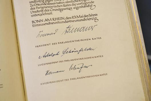  Marie-Elisabeth-Lüders-Haus, Bibliothek