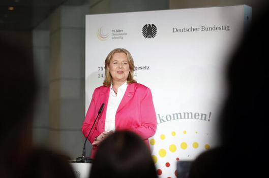 Bas, Bärbel Reichstagsgebäude, Plenarsaalebene