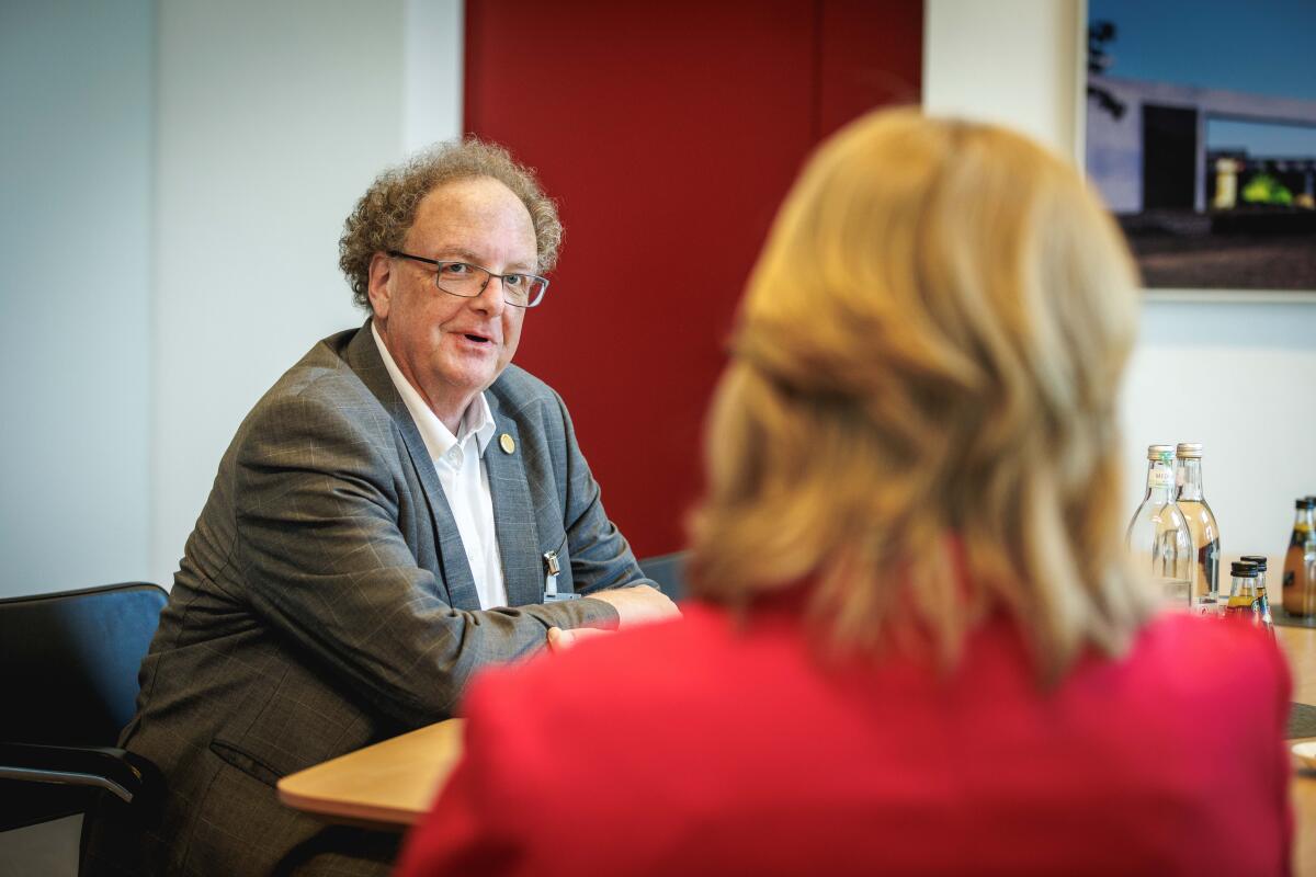 Bundestagspräsidentin Bärbel Bas, SPD, MdB, im Gespräch mit Olaf Zimmermann (im Bild), Geschäftsführer Deutscher Kulturrat. Bas, Bärbel Bundestagspräsidentin Bärbel Bas, SPD, MdB, im Gespräch mit Olaf Zimmermann (im Bild), Geschäftsführer Deutscher Kulturrat.