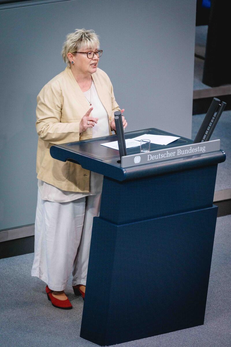 Gabriela Heinrich, SPD, MdB, hält eine Rede zum Tagesordnungspunkt TOP 6 "75 Jahre Europarat" während der 169. Plenarsitzung im Plenum. Heinrich, Gabriela Gabriela Heinrich, SPD, MdB, hält eine Rede zum Tagesordnungspunkt TOP 6 "75 Jahre Europarat" während der 169. Plenarsitzung im Plenum.