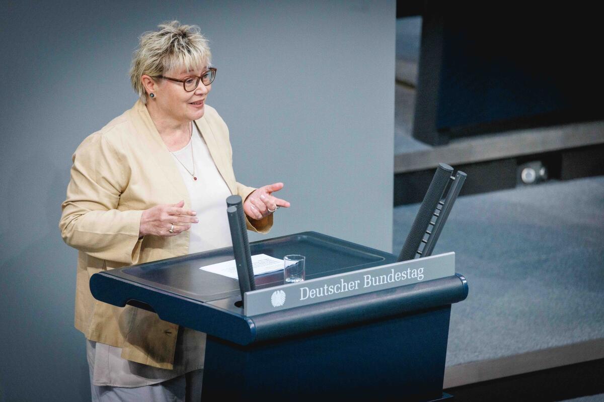 Heinrich, Gabriela Gabriela Heinrich, SPD, MdB, hält eine Rede zum Tagesordnungspunkt TOP 6 "75 Jahre Europarat" während der 169. Plenarsitzung im Plenum.