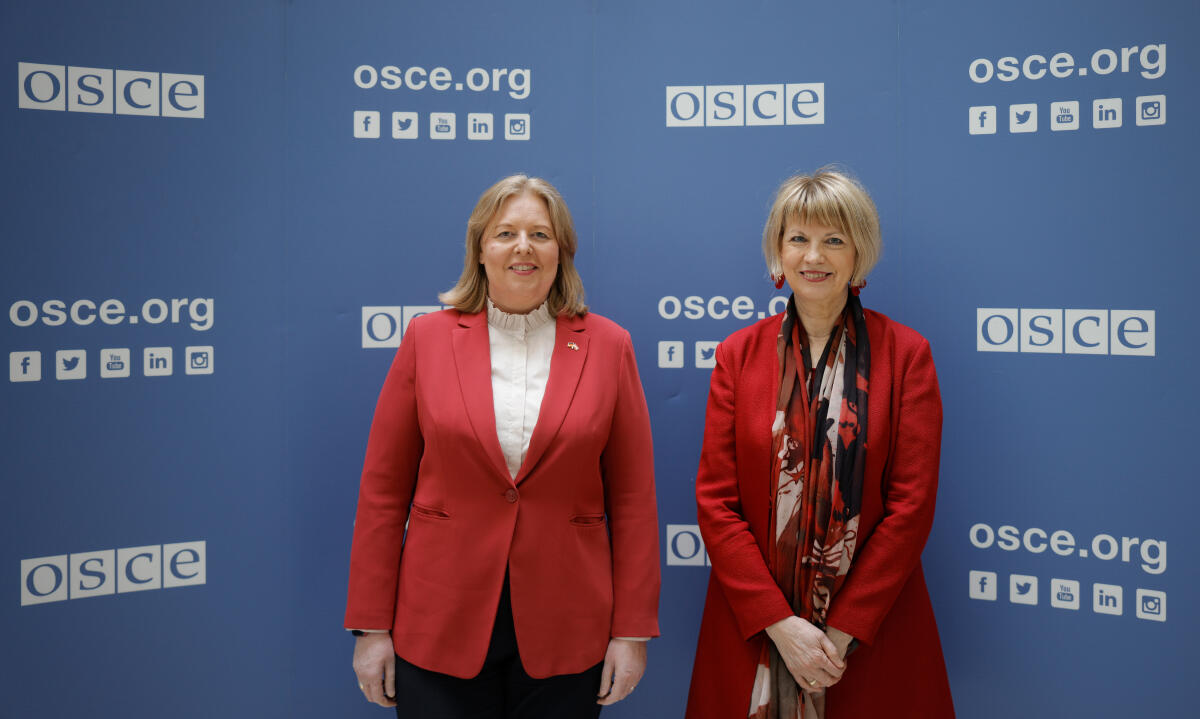 Bas, Bärbel Bundestagspräsidentin Bärbel Bas (l), SPD, MdB, reist nach Wien (Österreich). Hier mit der Generalsekretärin der Organisation für Sicherheit und Zusammenarbeit in Europa (OSZE), Helga Schmid (r).