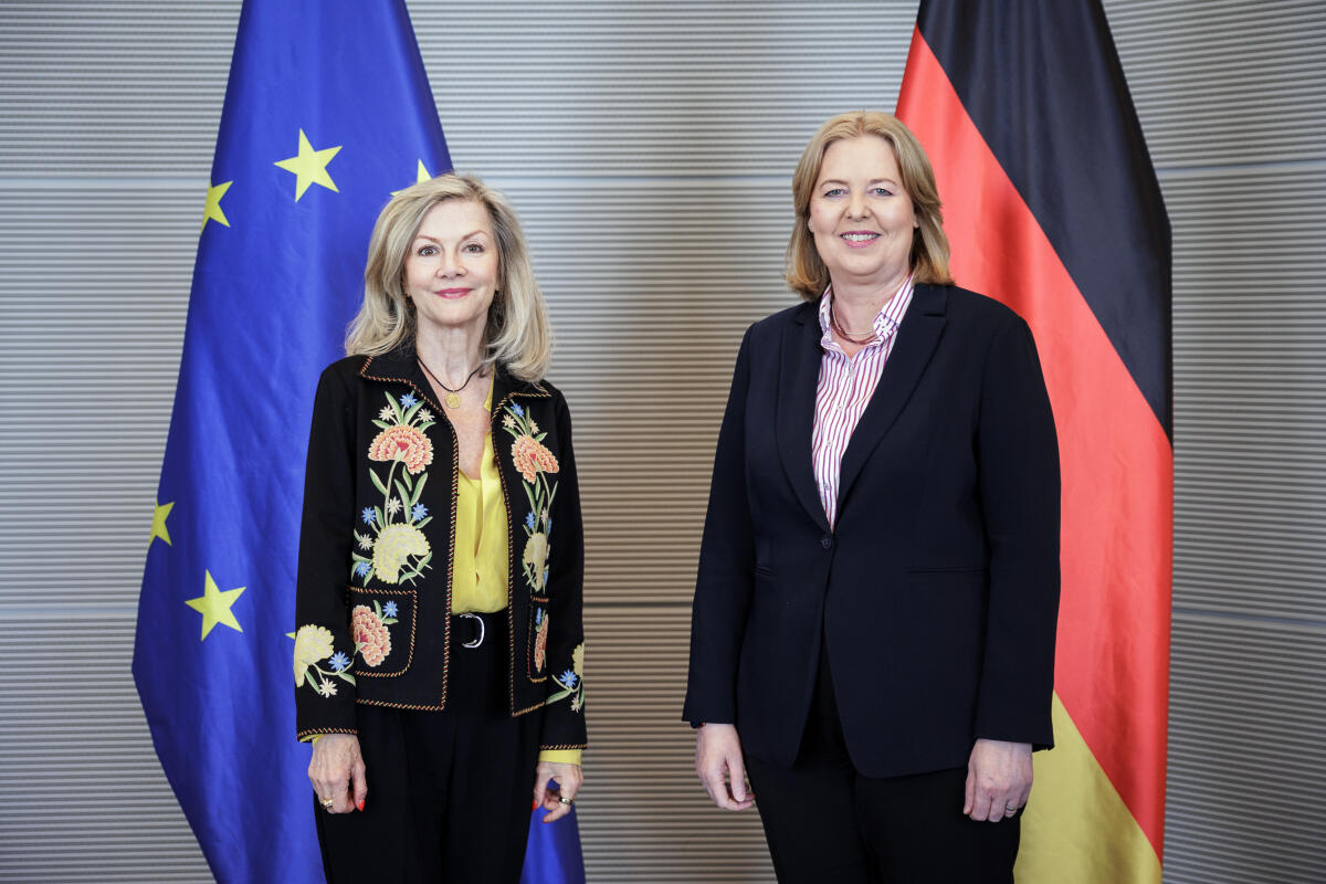 Bundestagspräsidentin Bärbel Bas (r), SPD, MdB, empfängt die Botschafterin des Königreichs Schweden, Veronika Wand-Danielsson (l), zu einem Gespräch. Bas, Bärbel Bundestagspräsidentin Bärbel Bas (r), SPD, MdB, empfängt die Botschafterin des Königreichs Schweden, Veronika Wand-Danielsson (l), zu einem Gespräch.