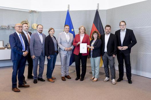 Bas, Bärbel; Stamm-Fibich, Martina; Mattfeldt, Andreas; Loos, Bernhard; Brandes, Dirk; Todtenhausen, Manfred; Rüffer, Corinna; Echeverria, Axel; Pellmann, Sören Reichstagsgebäude, Empfangsraum