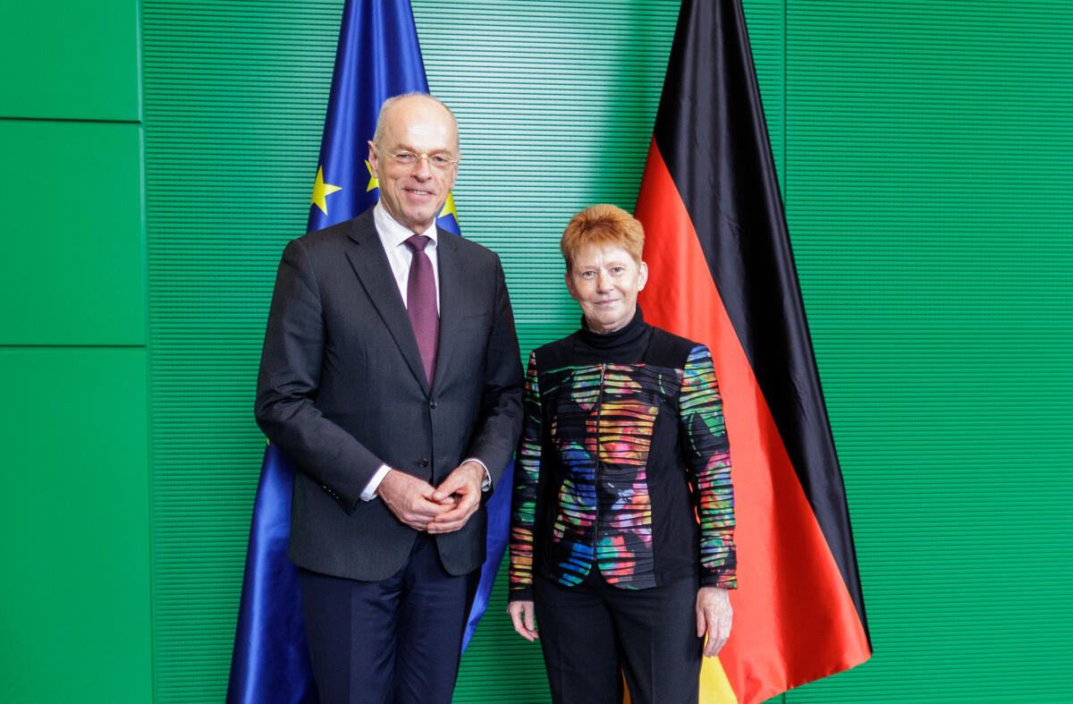 Bundestagsvizepräsidentin Petra Pau, Gruppe Die Linke, MdB, empfängt den Vorsitzenden der Ersten Kammer der Niederlande, Prof. Dr. Jan Anthonie Bruijn, zu einem Gespräch in Berlin, 14.06.2024. Pau, Petra Bundestagsvizepräsidentin Petra Pau, Gruppe Die Linke, MdB, empfängt den Vorsitzenden der Ersten Kammer der Niederlande, Prof. Dr. Jan Anthonie Bruijn, zu einem Gespräch in Berlin, 14.06.2024.