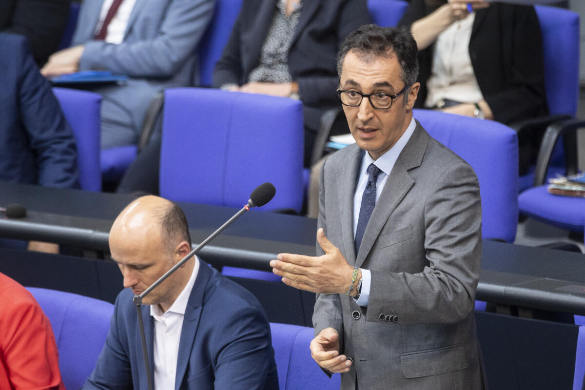 Bundesminister für Ernährung und Landwirtschaft Cem Özdemir in der Regierungsbefragung des Bundestages. Berlin, 12.06.2024. Özdemir, Cem Bundesminister für Ernährung und Landwirtschaft Cem Özdemir in der Regierungsbefragung des Bundestages. Berlin, 12.06.2024.