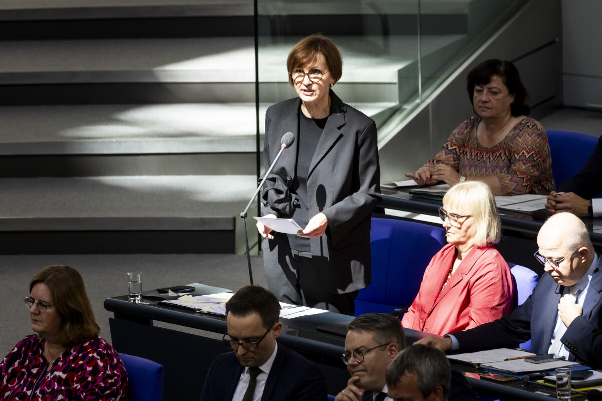 Stark-Watzinger, Bettina Bettina Stark-Watzinger (FDP), Bundesministerin für Bildung und Forschung, in der Regierungsbefragung des Bundestages. Berlin, 26.06.2024.