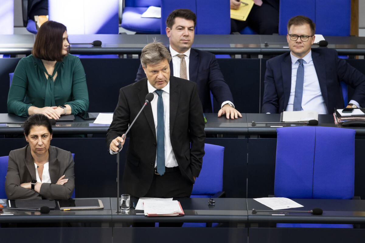 Habeck, Robert Robert Habeck (Bündnis 90/Die Grünen), Bundesminister für Wirtschaft und Klimaschutz in der Regierungsbefragung des Bundestages. Berlin, 26.06.2024.