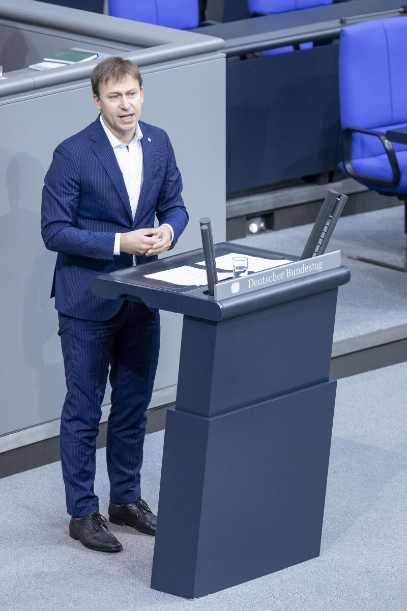 Mann, Holger Holger Mann, SPD, MdB, hält eine Rede zum Tagesordnungspunkt 28 "Künstliche Intelligenz als Schlüsseltechnologie" im Plenum.