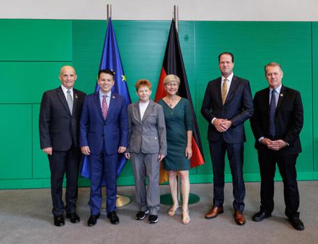 Pau, Petra; Boyle, Brendan; Pfluger, August; Case, Edward; Self, Keith; Ross, Deborah Reichstagsgebäude, Empfangsraum