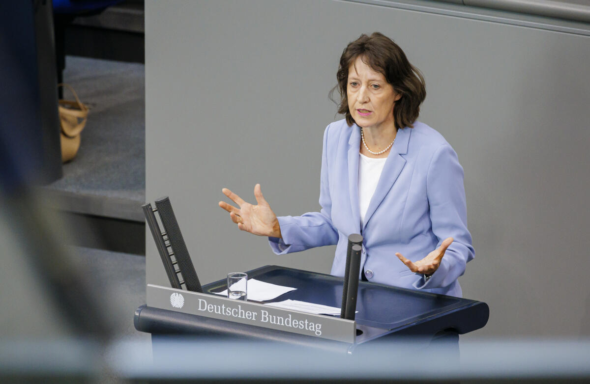 Mannes, Astrid Dr. Astrid Mannes, CDU/CSU, MdB, hält eine Rede bei der 181. Sitzung des Deutschen Bundestages zum Tagesordnungspunkt 16 "Verbraucherschutz" im Plenum.