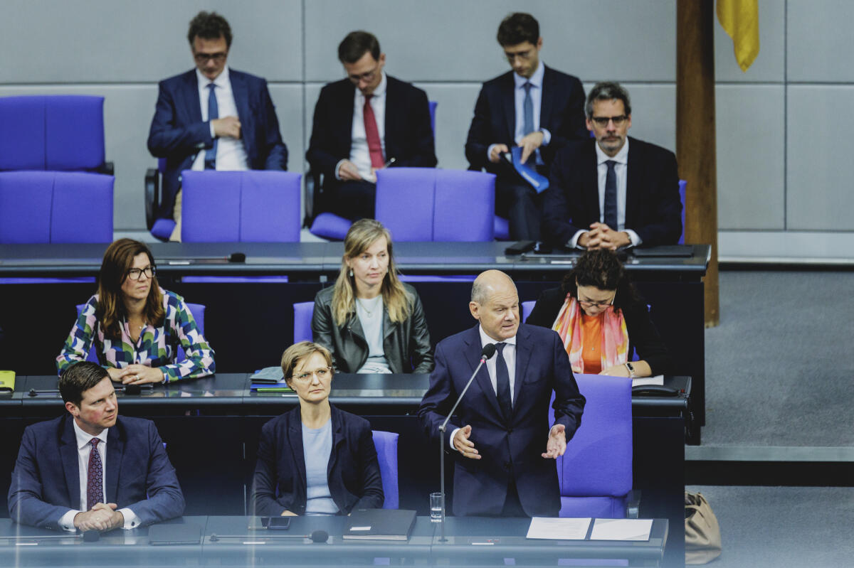 Scholz, Olaf Olaf Scholz (SPD), Bundeskanzler, aufgenommen im Rahmen einer Regierungsbefragung im Deutschen Bundestag. Berlin, 03.07.2024.