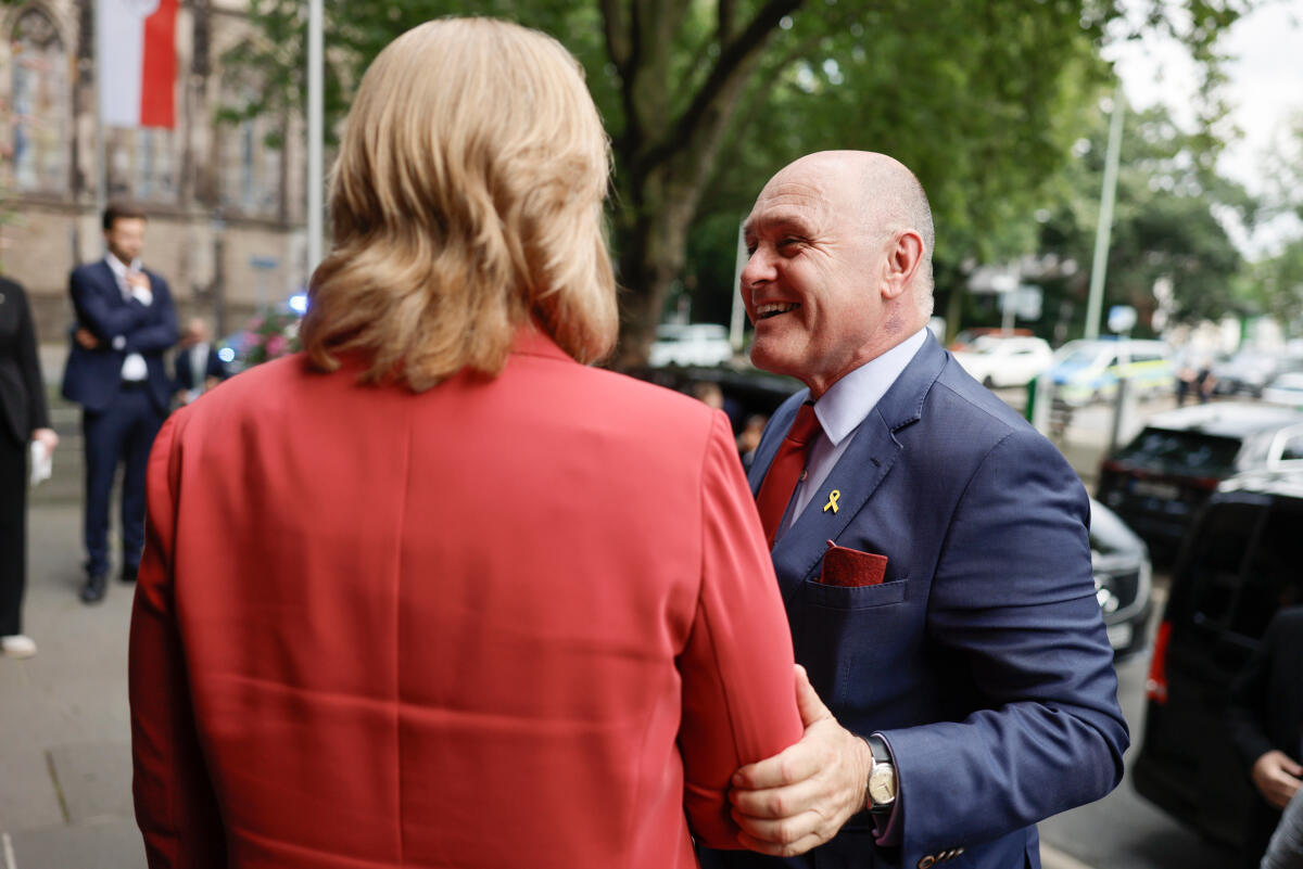 7. Konferenz der Präsidentinnen und Präsidenten der Parlamente der deutschsprachigen Länder. Hier während der Begrüßung die Präsidentin des Deutschen Bundestages Bärbel Bas (l), SPD, MdB, und der Präsident des Nationalrates der Republik Österreich, Wolfgang Sobotka (r). Bas, Bärbel 7. Konferenz der Präsidentinnen und Präsidenten der Parlamente der deutschsprachigen Länder. Hier während der Begrüßung die Präsidentin des Deutschen Bundestages Bärbel Bas (l), SPD, MdB, und der Präsident des Nationalrates der Republik Österreich, Wolfgang Sobotka (r).