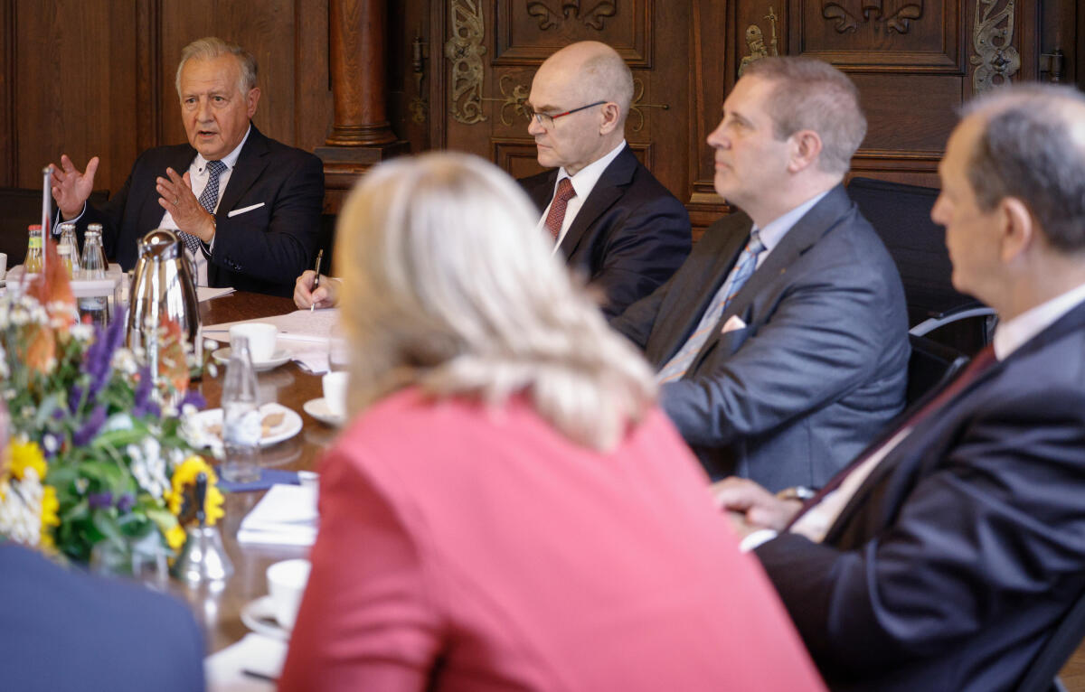 Frick, Albert 7. Konferenz der Präsidentinnen und Präsidenten der Parlamente der deutschsprachigen Länder. Hier während der Konferenz der Präsident des Landtages des Fürstentums Liechtenstein, Albert Frick (l).