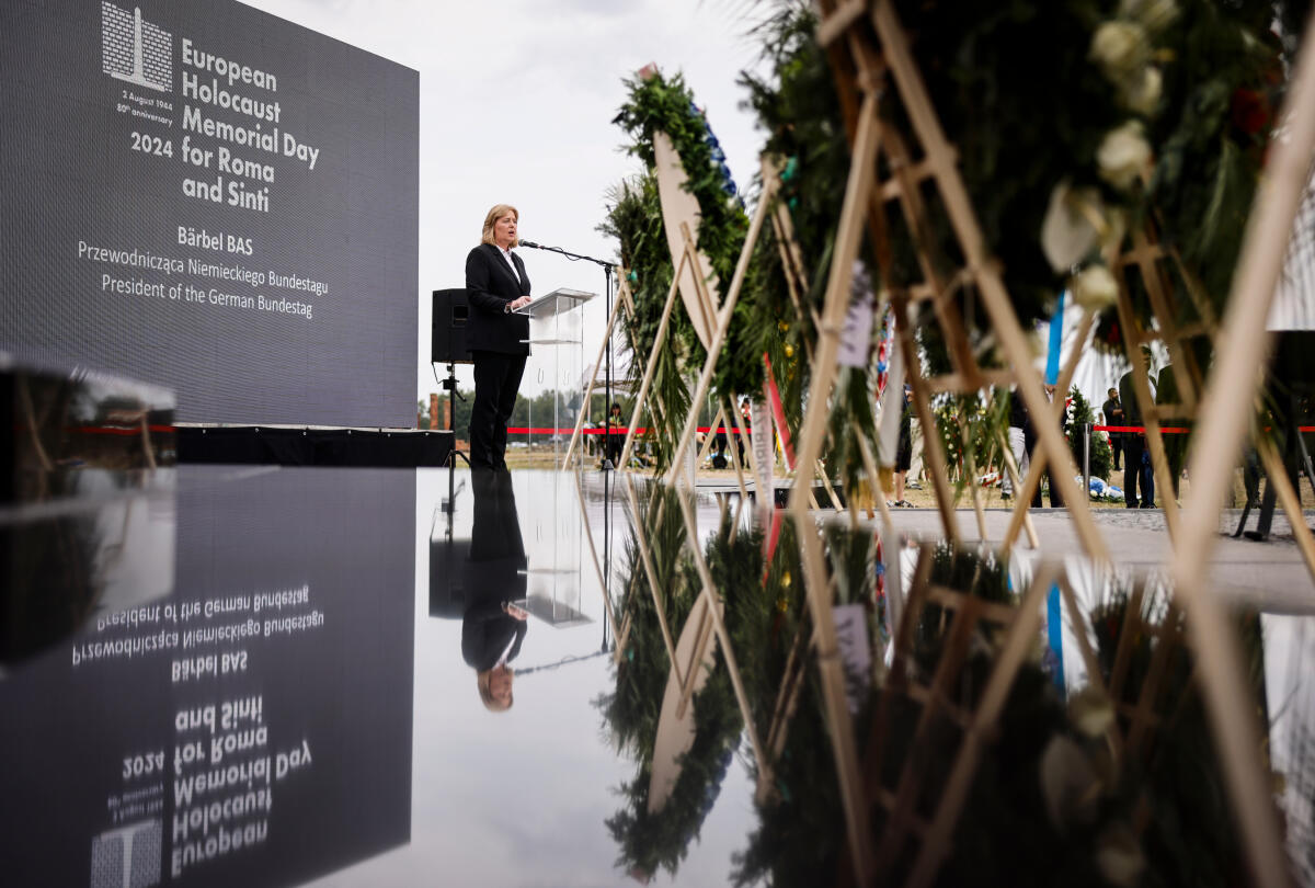  Bundestagspräsidentin Bärbel Bas (im Bild), SPD, MdB, reist nach Polen. Hier während Ihrer Gedenkrede von Bundestagspräsidentin Bärbel Bas, SPD, MdB, zur Internationalen Gedenkveranstaltung zum Europäischen Holocaust-Gedenktag für Sinti und Roma.