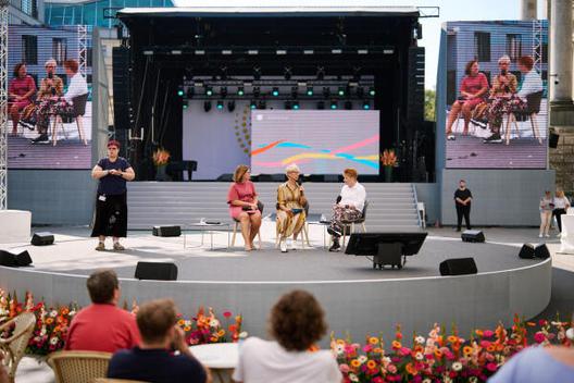 Magwas, Yvonne; Pau, Petra Friedrich-Ebert-Platz