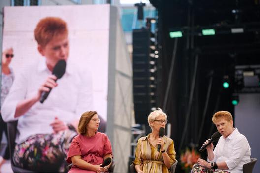 Magwas, Yvonne; Pau, Petra Friedrich-Ebert-Platz
