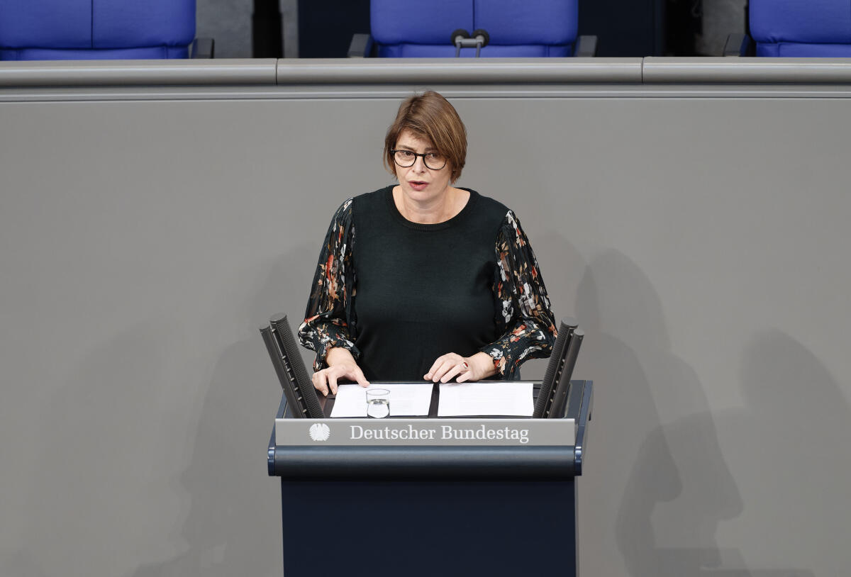  Feierstunde des Deutschen Bundestages zum 75. Jahrestag der ersten Bundestagssitzung. Hier Historikerin Prof. Dr. Christina Morina (im Bild) während ihrer Rede.