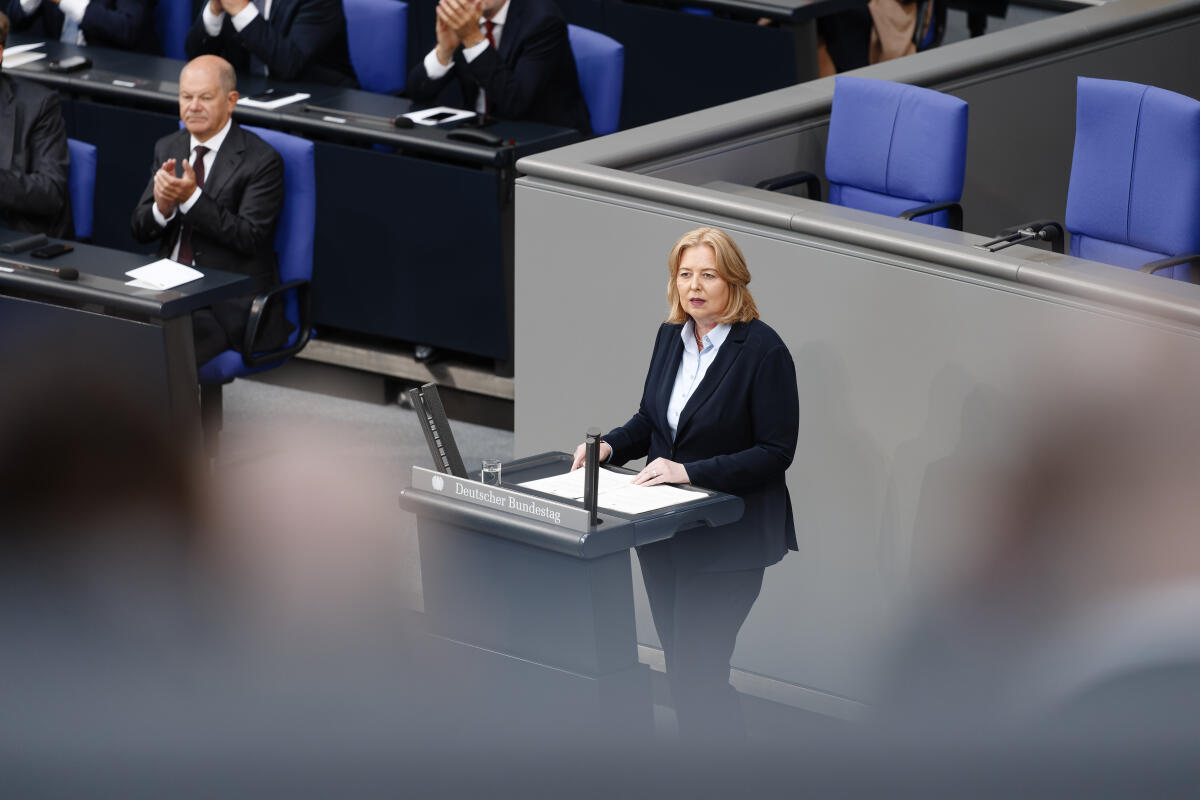 Bas, Bärbel Feierstunde des Deutschen Bundestages zum 75. Jahrestag der ersten Bundestagssitzung. Hier Bundestagspräsidentin Bärbel Bas, SPD, MdB, während ihrer Begrüßungsansprache.