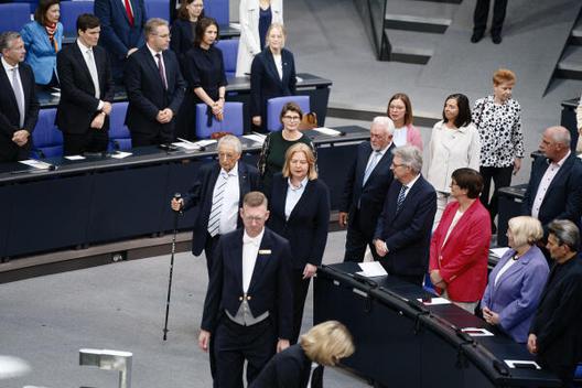 Bas, Bärbel; Pau, Petra; Göring-Eckardt, Katrin; Magwas, Yvonne; Kubicki, Wolfgang Reichstagsgebäude, Plenarsaal