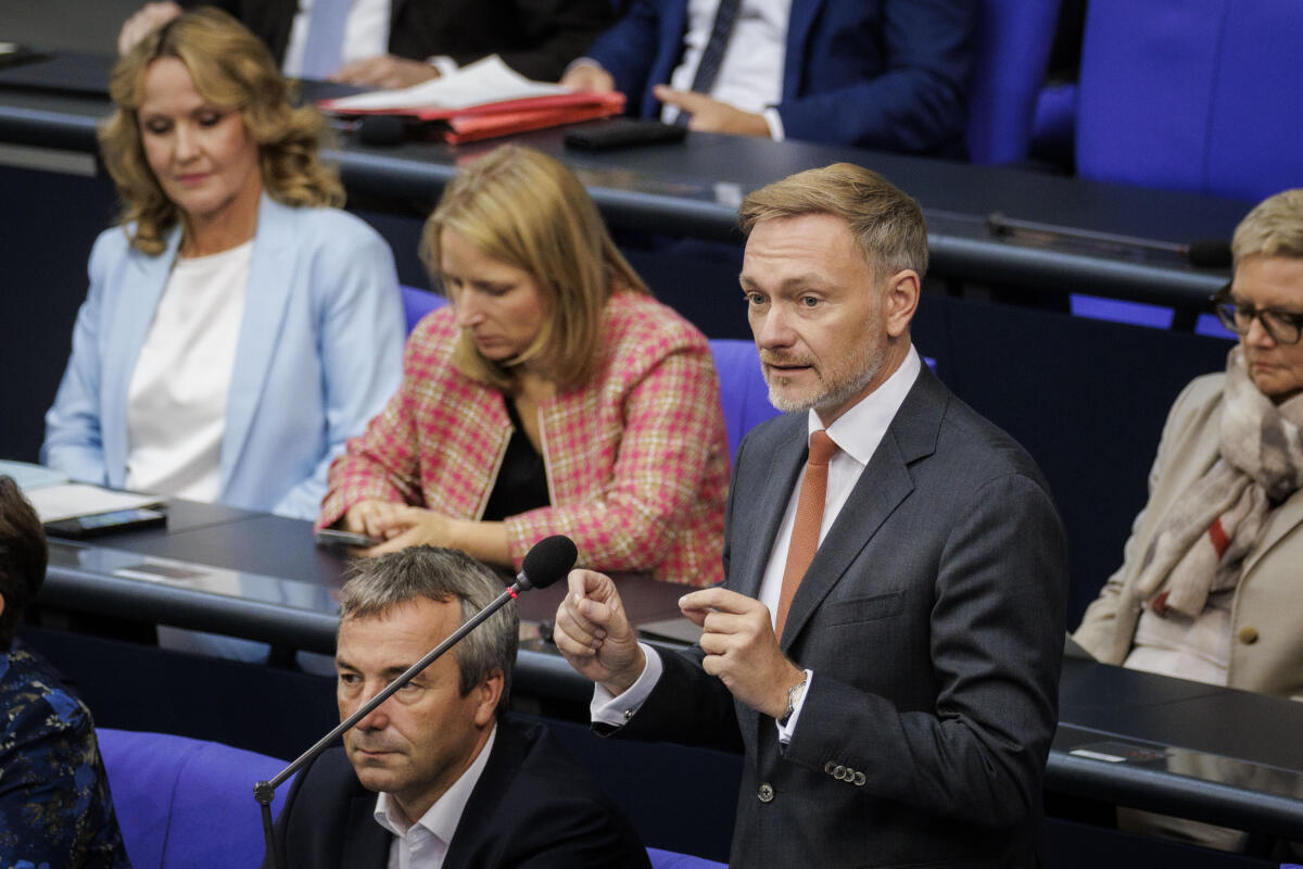 Lindner, Christian Christian Lindner (FDP), Bundesminister der Finanzen,  aufgenommen im Rahmen einer Regierungsbefragung im Plenum des Bundestages, 25.09.2024.