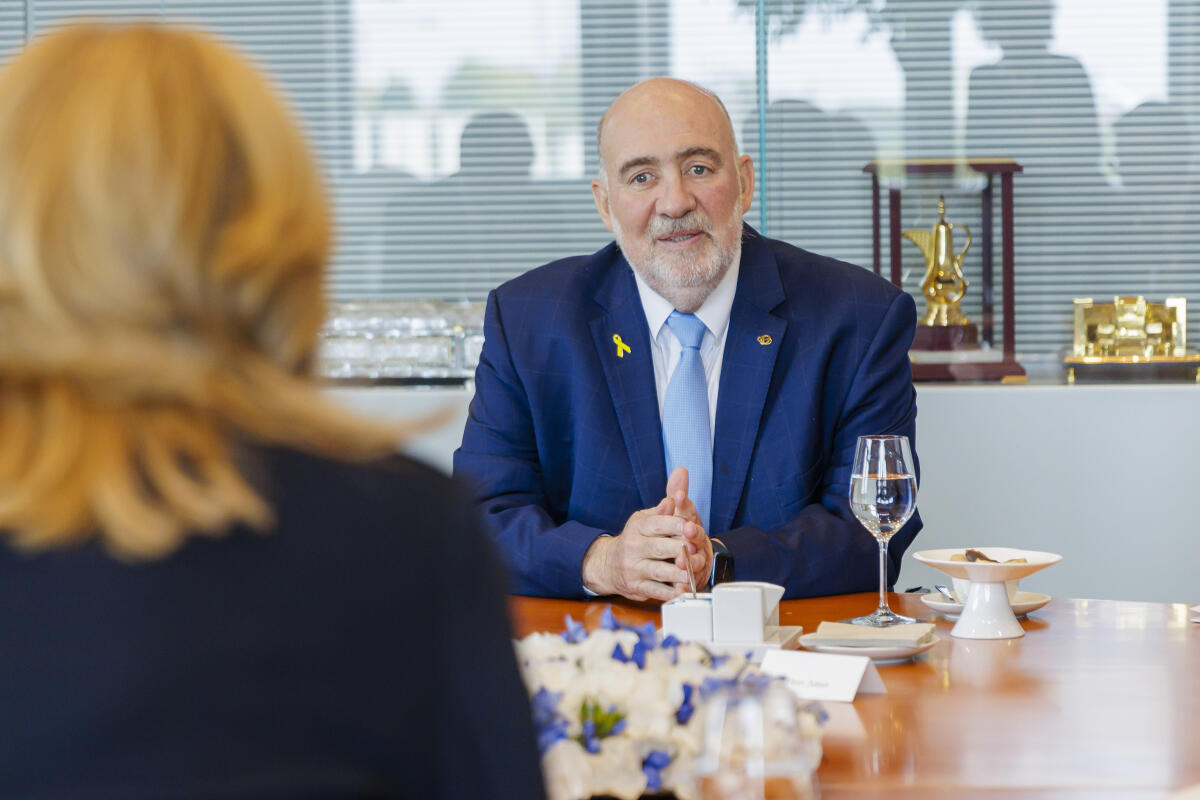 Bundestagspräsidentin Bärbel Bas, SPD, MdB, empfängt den israelischen Botschafter, Ron Prosor (im Bild), zu einem Gespräch. Bundestagspräsidentin Bärbel Bas, SPD, MdB, empfängt den israelischen Botschafter, Ron Prosor (im Bild), zu einem Gespräch.