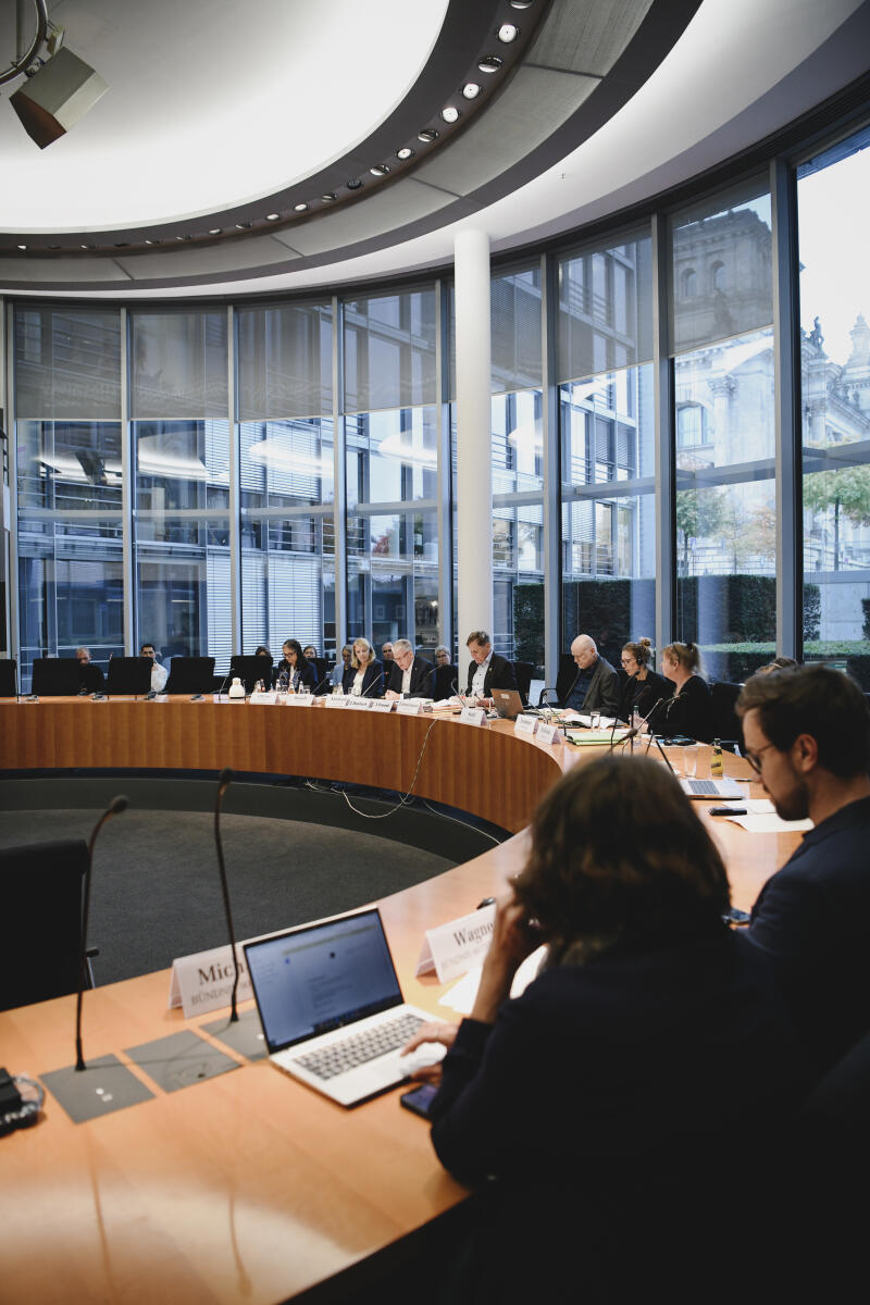 Catherine M. Russell (2vl), Exekutivdirektorin des Kinderhilfswerks der Vereinten Nationen (UNICEF), New York, im Gespräch mit dem Parlamentarischem Beirat für nachhaltige Entwicklung unter Leitung des Vorsitzenden Helmut Kleebank (3vl), SPD, MdB. Kleebank, Helmut Catherine M. Russell (2vl), Exekutivdirektorin des Kinderhilfswerks der Vereinten Nationen (UNICEF), New York, im Gespräch mit dem Parlamentarischem Beirat für nachhaltige Entwicklung unter Leitung des Vorsitzenden Helmut Kleebank (3vl), SPD, MdB.
