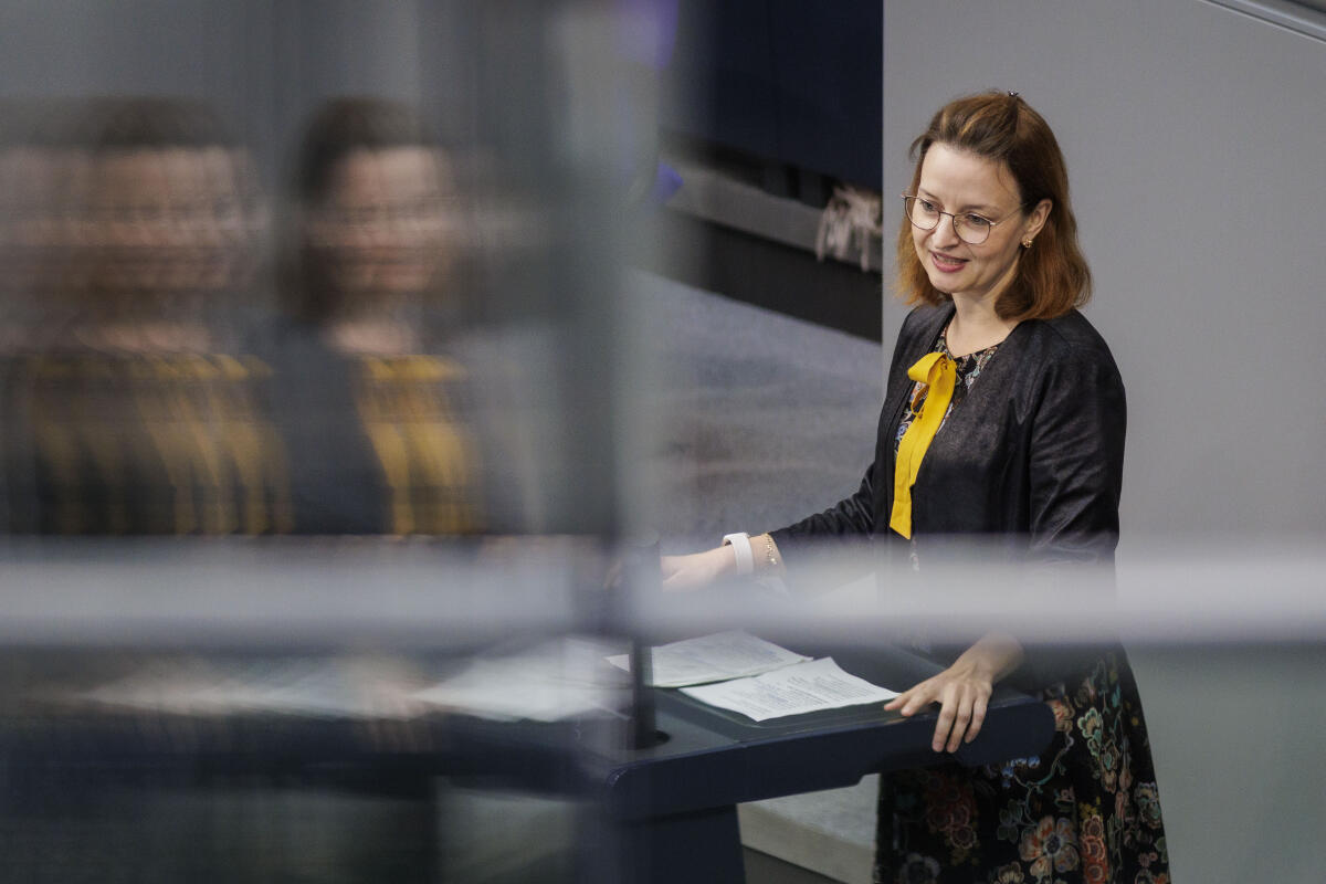 Kemmer, Ronja Ronja Kemmer, CDU/CSU, MdB, hält eine Rede zu TOP 26 "Ausbau von Telekommunikationsnetzen" im Plenum im Deutschen Bundestag in Berlin, 11.10.2024.