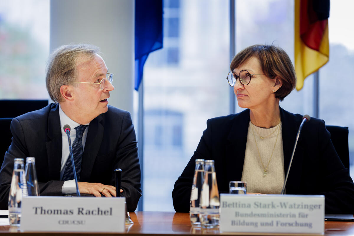 Stark-Watzinger, Bettina; Rachel, Thomas Bundesministerin für Bildung und Forschung, Bettina Stark-Watzinger, zu Gast im Unterausschuss Auswärtige Kultur- und Bildungspolitik, in Berlin, 14.10.2024.