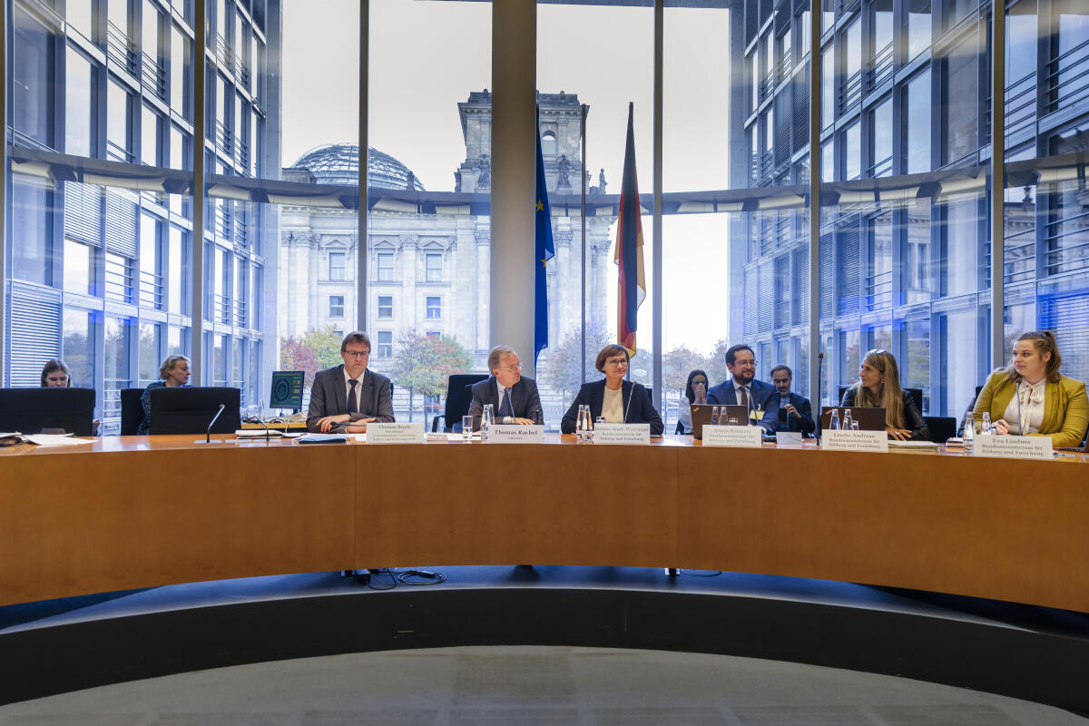 Stark-Watzinger, Bettina; Rachel, Thomas Bundesministerin für Bildung und Forschung, Bettina Stark-Watzinger, zu Gast im Unterausschuss Auswärtige Kultur- und Bildungspolitik, in Berlin, 14.10.2024.