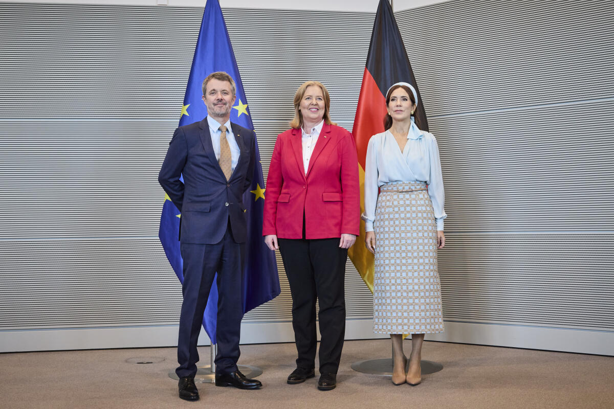 Bas, Bärbel Bundestagspräsidentin Bärbel Bas (m), SPD, MdB, empfängt König Frederik X. von Dänemark (l) und Königin Mary von Dänemark (r) im Reichstagsgebäude.