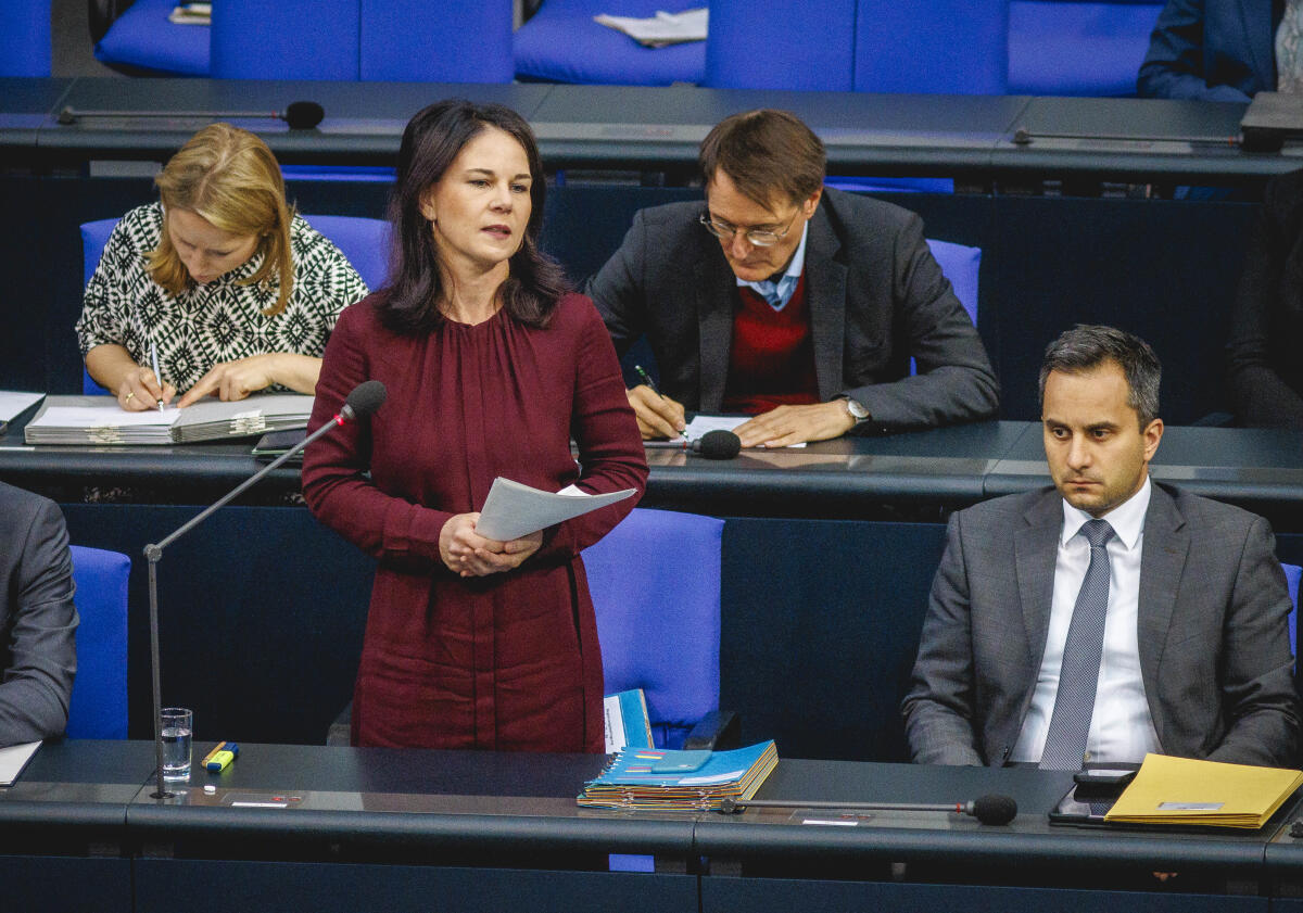 Baerbock, Annalena Befragung der Bundesaußenministerin Annalena Baerbock (Bündnis 90/Die Grünen) im Deutschen Bundestag in Berlin, 16.10.2024.